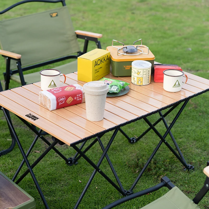 Petite table de camping double usage